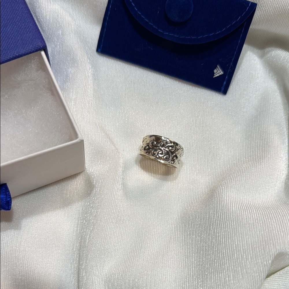 Intricate Silver Ring with Vintage Design